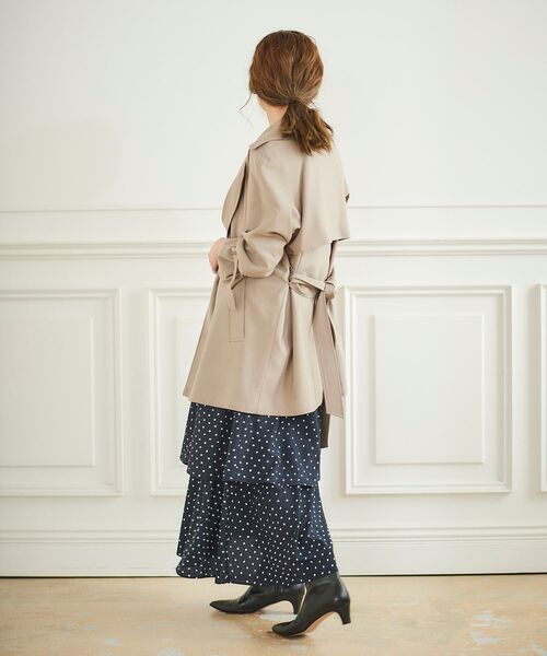 le.coeur blanc（ルクールブラン）の「ニュアンスショートトレンチコート（トレンチコート・レディース・モカ/ネイビー・36/38）」の5枚目の写真