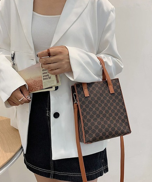 shopnikoniko(ショップニコニコ)の「モノグラム ショルダーバッグ(ショルダーバッグ・レディース・ホワイト/ブラウン・フリー)」の4枚目の写真