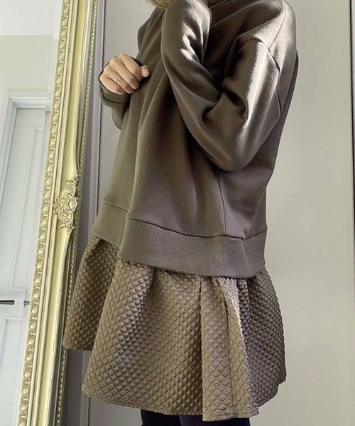 M y u（ミュー）の「Aライン裾フリルドッキングトップス（スウェット・レディース・ブラック/ブラウン/アイボリー/ネイビー/グレー/カーキ・FREE）」の9枚目の写真