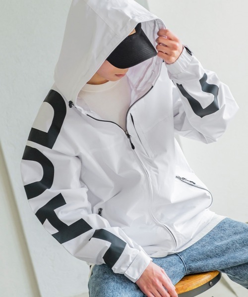 improves(インプローブス)の「袖ロゴ ストレッチ フード ブルゾン(マウンテンパーカー・メンズ・ホワイト/ブラック・X-LARGE/MEDIUM/LARGE)」の1枚目の写真