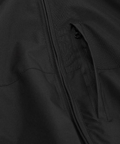 improves(インプローブス)の「袖ロゴ ストレッチ フード ブルゾン(マウンテンパーカー・メンズ・ホワイト/ブラック・X-LARGE/MEDIUM/LARGE)」の4枚目の写真