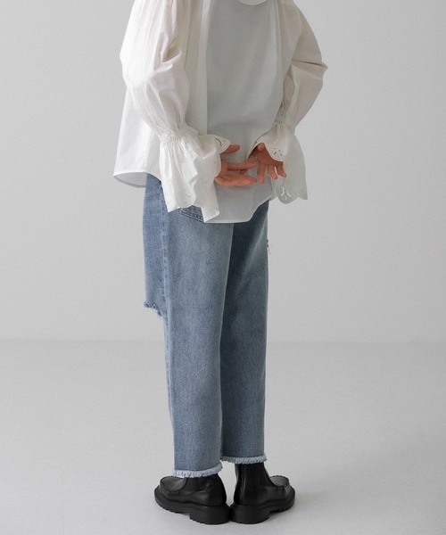 KBF（ケイビーエフ）の「ダメージクロップドデニム（デニムパンツ・レディース・ブルー/ブラック・36/38）」の11枚目の写真