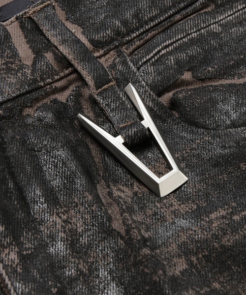 1017 ALYX 9SM(アリクス)の「TREATED 6 POCKET JEAN(デニムパンツ・メンズ・ダークブラウン・36/34/32)」の3枚目の写真