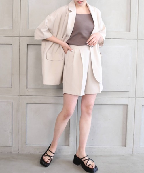 moment+(モーメントプラス)の「エステルポプリンセットアップ(ショートスリーブテーラードジャケット&ツータックショートパンツ)(セットアップ・レディース・ブラック/ベージュ・M)」の14枚目の写真