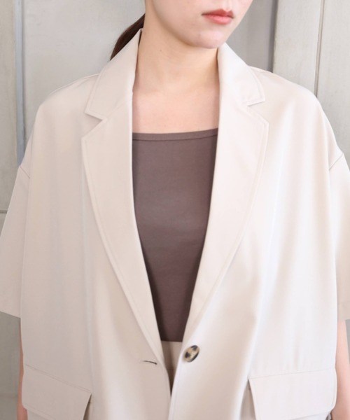 moment+(モーメントプラス)の「エステルポプリンセットアップ(ショートスリーブテーラードジャケット&ツータックショートパンツ)(セットアップ・レディース・ブラック/ベージュ・M)」の18枚目の写真