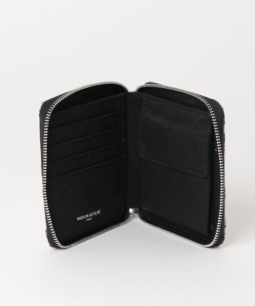 Maison Kitsune（メゾンキツネ）の「OLY ALL-OVER PRINT SQUARE ZIPPED WALLET（財布・メンズ・マルチ・U）」の5枚目の写真