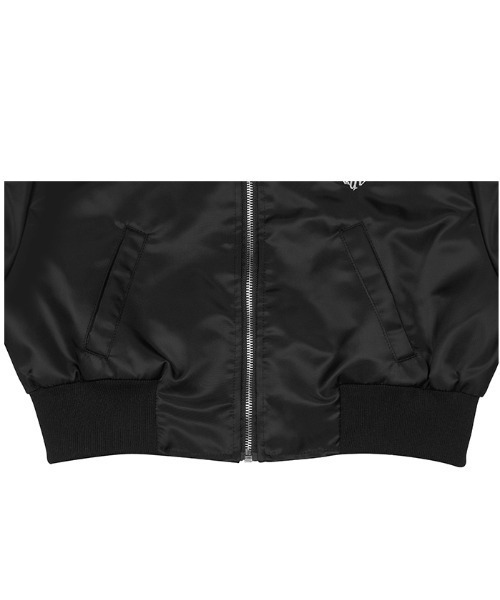 LUVISTRUE（ラヴイズトゥルー）の「A'GEM/9 × .kom 『LUV IS TRUE/ラブ イズ トゥルー』CROP MA 1/クロップド丈 ワンポイントMA-1（MA-1・レディース・ブラック/カーキ・FREE）」の4枚目の写真