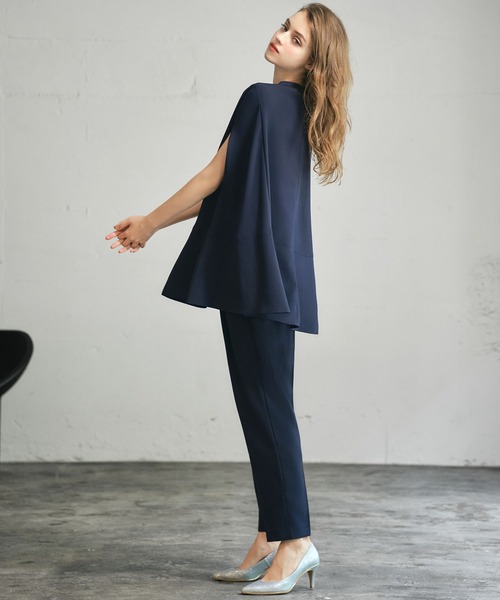 Flolia（フロリア）の「ポンチョ型プチハイネックブラウス・テーパードパンツ セットアップ 結婚式 パンツドレス セパレート パーティードレス オケージョンドレス お呼ばれ 二次会 成人式 同窓会 謝恩会【洗える】（パンツドレス・レディース・ネイビー/ブラック・L/M/S/2L）」の6枚目の写真