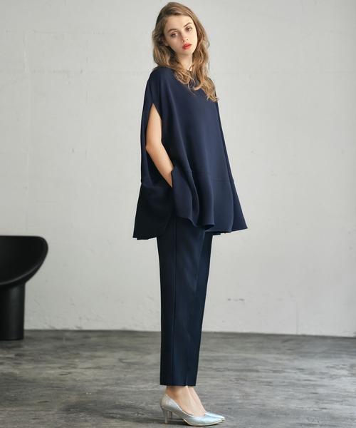 Flolia（フロリア）の「ポンチョ型プチハイネックブラウス・テーパードパンツ セットアップ 結婚式 パンツドレス セパレート パーティードレス オケージョンドレス お呼ばれ 二次会 成人式 同窓会 謝恩会【洗える】（パンツドレス・レディース・ネイビー/ブラック・L/M/S/2L）」の8枚目の写真