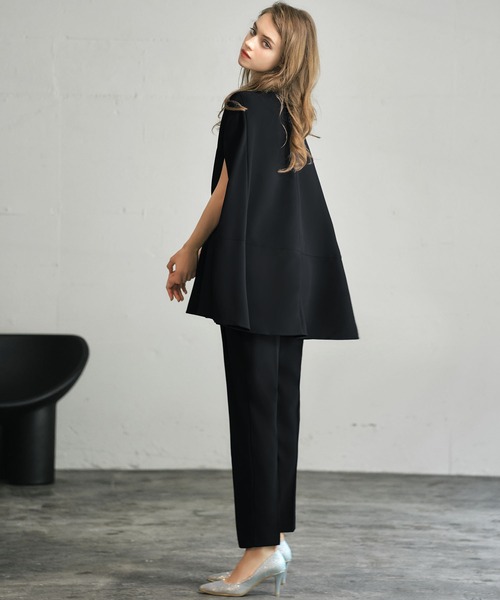 Flolia（フロリア）の「ポンチョ型プチハイネックブラウス・テーパードパンツ セットアップ 結婚式 パンツドレス セパレート パーティードレス オケージョンドレス お呼ばれ 二次会 成人式 同窓会 謝恩会【洗える】（パンツドレス・レディース・ネイビー/ブラック・L/M/S/2L）」の13枚目の写真