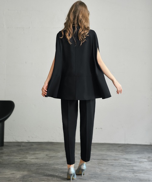Flolia（フロリア）の「ポンチョ型プチハイネックブラウス・テーパードパンツ セットアップ 結婚式 パンツドレス セパレート パーティードレス オケージョンドレス お呼ばれ 二次会 成人式 同窓会 謝恩会【洗える】（パンツドレス・レディース・ネイビー/ブラック・L/M/S/2L）」の14枚目の写真