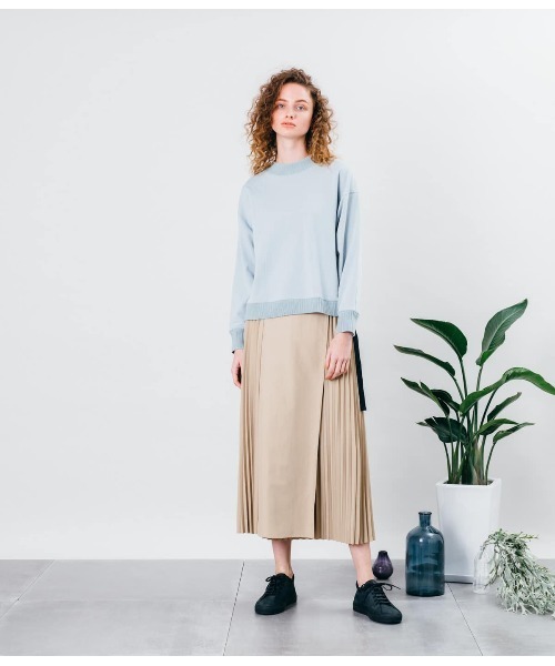 SIPULI(シプリ)の「LOTUS×FRESCA High Twist & HighGauge URAKE モックネックスウェット(スウェット・レディース・ベージュ/サックスブルー・2/3)」の10枚目の写真