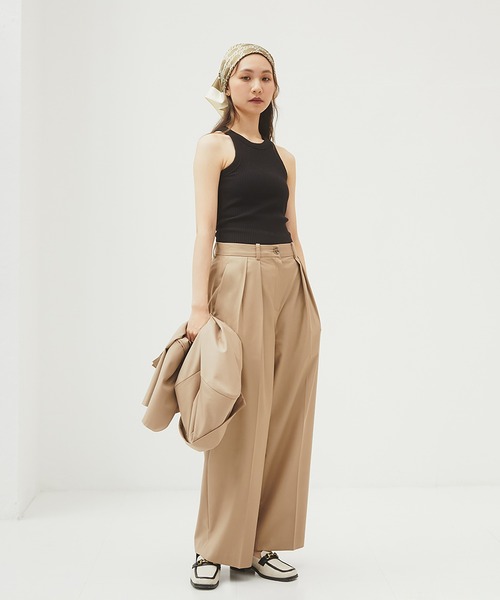 RANDEBOO（ランデブー）の「Classic tuck pants（スラックス・レディース・ベージュ/グレー・1/0）」の2枚目の写真