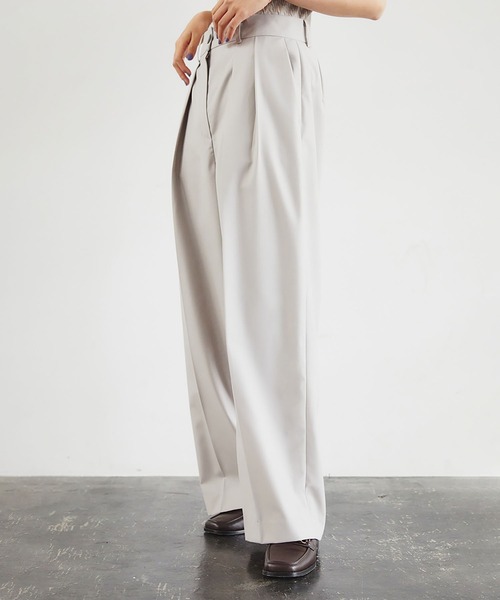 RANDEBOO（ランデブー）の「Classic tuck pants（スラックス・レディース・ベージュ/グレー・1/0）」の10枚目の写真