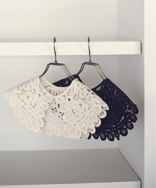 titivate（ティティベイト）の「ﾊﾟｰﾙﾎﾞﾀﾝﾚｰｽ付け襟（付け襟・レディース・ブラック/アイボリー・FREE）」の4枚目の写真