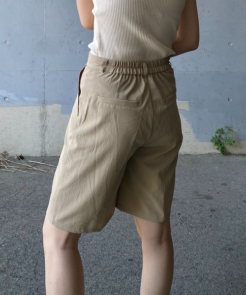 y/m by RIKA（イムバイリカ）の「クレープハーフパンツ（その他パンツ・レディース・ブラック/グレイッシュベージュ・FREE）」の3枚目の写真