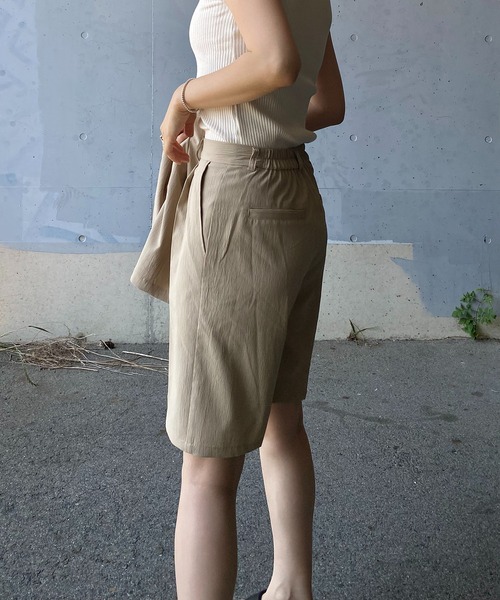 y/m by RIKA（イムバイリカ）の「クレープハーフパンツ（その他パンツ・レディース・ブラック/グレイッシュベージュ・FREE）」の5枚目の写真