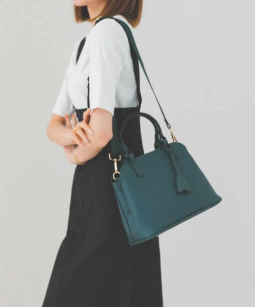 RODE SKO（ロデスコ）の「キーチャームミドルバッグ（ハンドバッグ・レディース・ブラック/グリーン系その他/キャメル・ONE）」の17枚目の写真