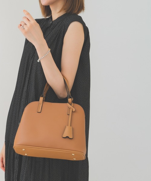 RODE SKO（ロデスコ）の「キーチャームミドルバッグ（ハンドバッグ・レディース・ブラック/グリーン系その他/キャメル・ONE）」の5枚目の写真