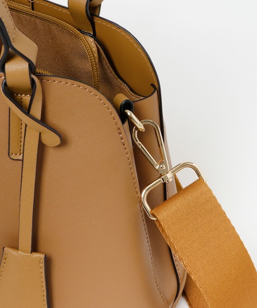 RODE SKO（ロデスコ）の「キーチャームミドルバッグ（ハンドバッグ・レディース・ブラック/グリーン系その他/キャメル・ONE）」の10枚目の写真