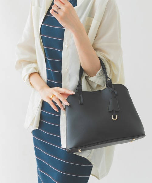 RODE SKO（ロデスコ）の「キーチャームミドルバッグ（ハンドバッグ・レディース・ブラック/グリーン系その他/キャメル・ONE）」の21枚目の写真