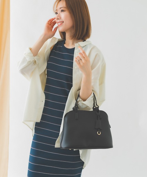 RODE SKO（ロデスコ）の「キーチャームミドルバッグ（ハンドバッグ・レディース・ブラック/グリーン系その他/キャメル・ONE）」の8枚目の写真