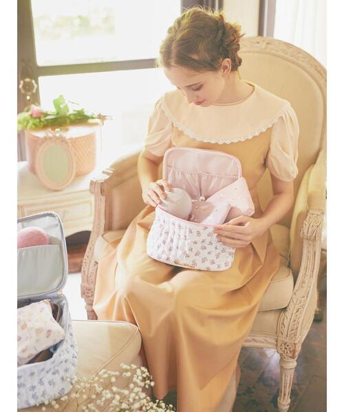 Maison de FLEUR(メゾンドフルール)の「フラワーキルトスクエアポーチ(ポーチ・レディース・サックスブルー/ピンク・FREE)」の7枚目の写真