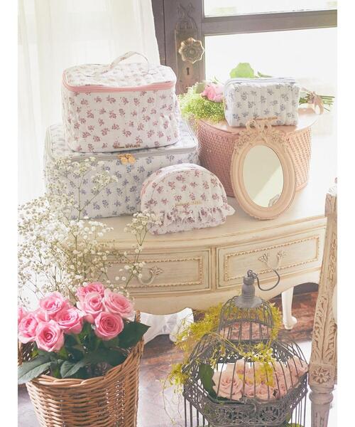 Maison de FLEUR(メゾンドフルール)の「フラワーキルトスクエアポーチ(ポーチ・レディース・サックスブルー/ピンク・FREE)」の5枚目の写真