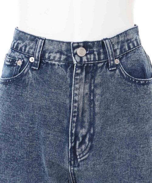 INGNI（イング）の「カットオフデニムショートパンツ（デニムパンツ・レディース・ブラック/ケミカルウォッシュ・FREE）」の6枚目の写真