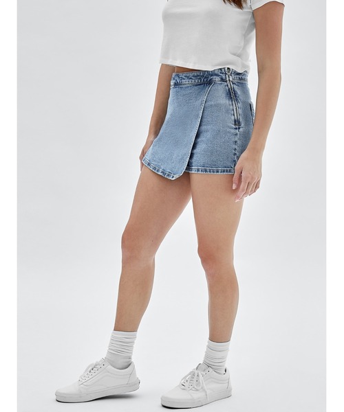 Guess(ゲス)の「GUESS Originals Denim Skort(デニムパンツ・レディース・ライトインディゴブルー・SMALL/MEDIUM/LARGE/X-SMALL)」の2枚目の写真