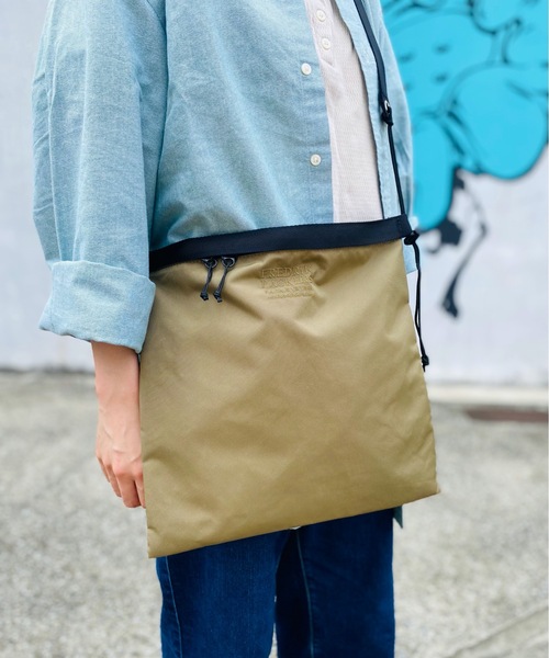 FREDRIK PACKERS(フレドリックパッカーズ)の「FREDRIK PACKERS フレドリックパッカーズ / 420D UTILITY SACK-L(ショルダーバッグ・レディース・タン/パープル/オリーブ/シルバー系その他/ブラック・ONESIZE)」の3枚目の写真