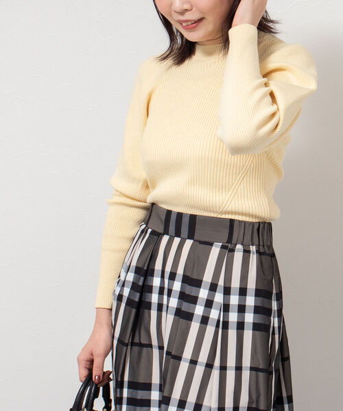 NOLLEY’S(ノーリーズ)の「メンカシミヤリブプルオーバーニット(ニット/セーター・レディース・クリーム/ブルー/ネイビー/オフホワイト・38)」の3枚目の写真