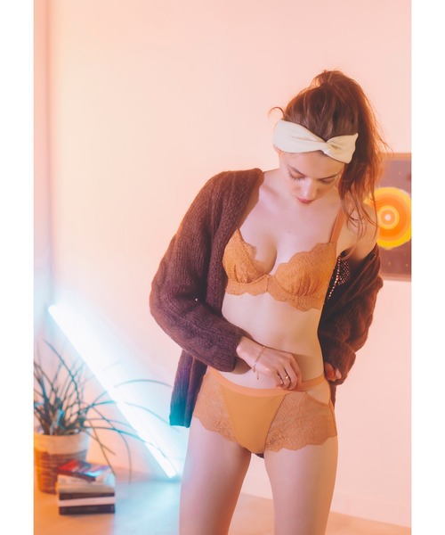 Chut！ INTIMATES（シュットインティメイツ）の「【ボリューミーなデコルテメイク】ボリュームアップブラ (C396)（ブラジャー・レディース・イエロー/ダークブラウン/オレンジ系その他・B65/B70/B75/C65/C70/C75/D65/D70/D75/E65/E70/E75/F65/F70/F75/G65/G70/G75/H70/H75）」の19枚目の写真