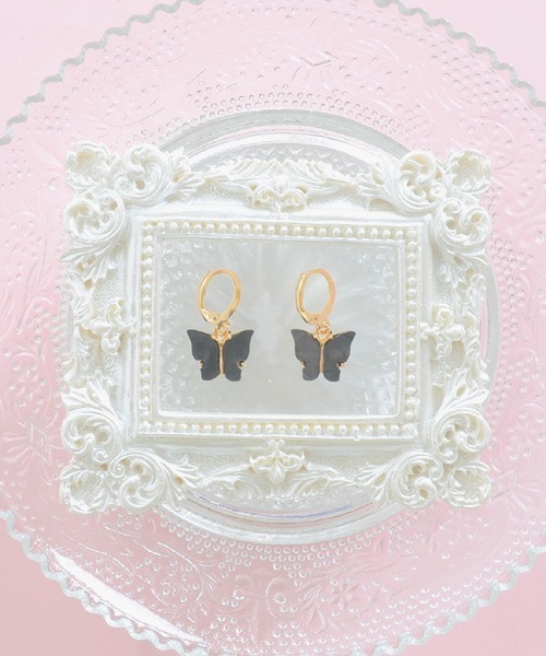 Mayree(メイリー)の「【float】ゴールド バタフライ ピアス(ピアス(両耳用)・レディース・レモンイエロー/スカイブルー/ブラック/チェリーレッド・FREE)」の3枚目の写真