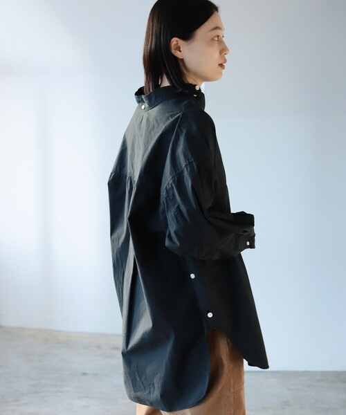 BEAMS BOY（ビームスボーイ）の「BEAMS BOY / コットン タイプライター ビッグ ボタンダウンシャツ（シャツ/ブラウス・レディース・オフホワイト/ブラック/オレンジ・ONE SIZE）」の10枚目の写真