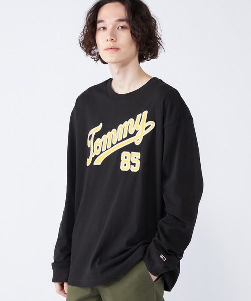 tommy jeans(トミー ジーンズ)の「カレッジロングスリーブスケーターTシャツ(Tシャツ/カットソー・メンズ・ベージュ/ホワイト/ブラック・LARGE/MEDIUM/SMALL/X-LARGE)」の2枚目の写真