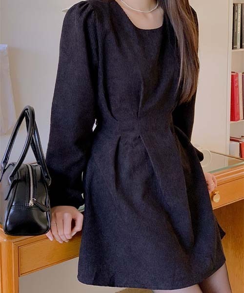 SONA（ソナ）の「SONA コーデュロイピンタックバックリボンミニワンピース（ワンピース・レディース・ブラック/グレー・FREE）」の2枚目の写真