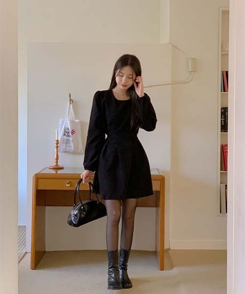 SONA（ソナ）の「SONA コーデュロイピンタックバックリボンミニワンピース（ワンピース・レディース・ブラック/グレー・FREE）」の8枚目の写真