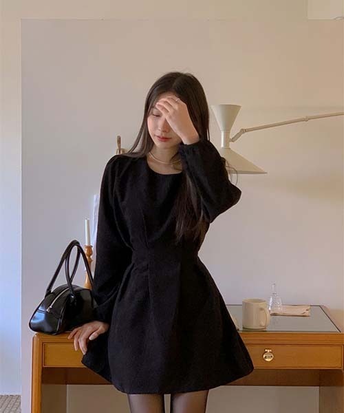 SONA（ソナ）の「SONA コーデュロイピンタックバックリボンミニワンピース（ワンピース・レディース・ブラック/グレー・FREE）」の3枚目の写真