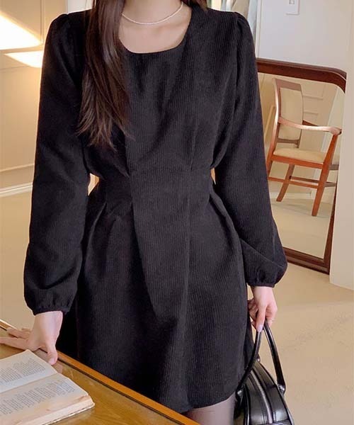 SONA（ソナ）の「SONA コーデュロイピンタックバックリボンミニワンピース（ワンピース・レディース・ブラック/グレー・FREE）」の7枚目の写真