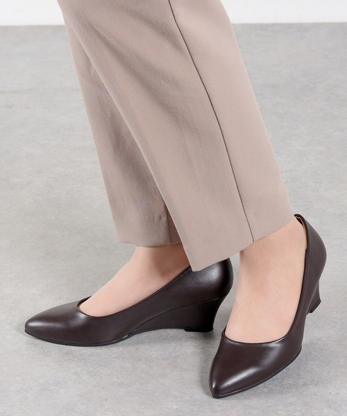LibertyDoll(リバティードール)の「LibertyDoll/5.5cmウエッジヒール ポインテッドトゥパンプス(5451)(パンプス・レディース・ベージュ/レッド/グレー/ネイビー/ブラック/ダークブラウン/ブラック系1/アイボリー/ベージュ系1・S/LL/SS/L/M/3L)」の17枚目の写真