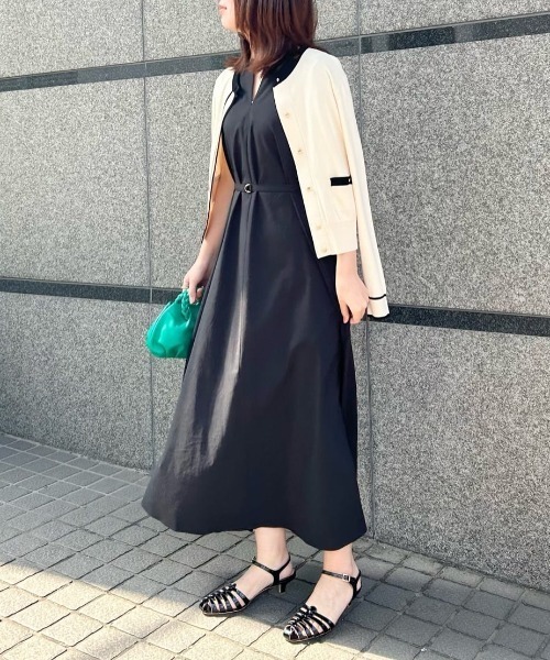 allureville(アルアバイル)の「シルキーポリエステルワンピース(ワンピース・レディース・ブラック/ベージュ・2)」の18枚目の写真