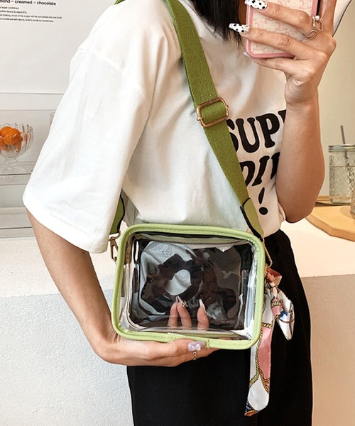 Amulet(アミュレット)の「スカーフ付きクリアバッグ(ショルダーバッグ・レディース・ピンク/ブラック/パープル/イエロー/グリーン/ホワイト・FREE)」の4枚目の写真