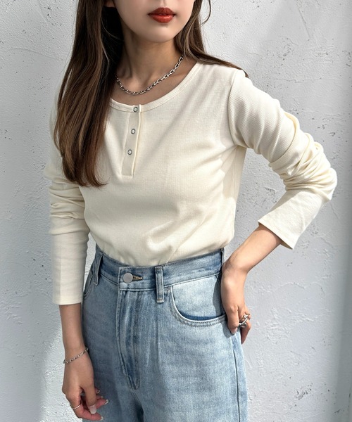 apres jour mignon（アプレジュールミニョン）の「ヘンリーネックリブプルオーバー【ZOZOTOWN限定アイテム】（Tシャツ/カットソー・レディース・ネイビー/レッド/アイボリー/その他・フリー/X-LARGE）」の2枚目の写真