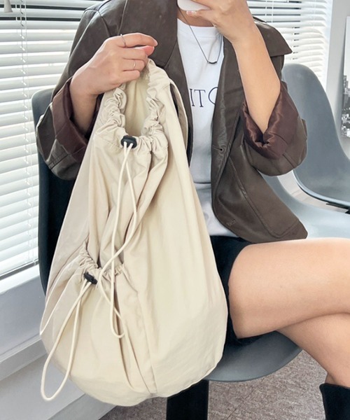 florist（フローリスト）の「【軽量/A4サイズ対応】ユニセックス ドロストワンショルダーバッグ/メッセンジャーバッグ（ショルダーバッグ・レディース・ブラウン/オフホワイト/ブラック・FREE）」の8枚目の写真