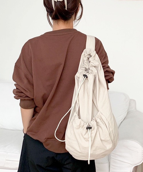 florist（フローリスト）の「【軽量/A4サイズ対応】ユニセックス ドロストワンショルダーバッグ/メッセンジャーバッグ（ショルダーバッグ・レディース・ブラウン/オフホワイト/ブラック・FREE）」の5枚目の写真