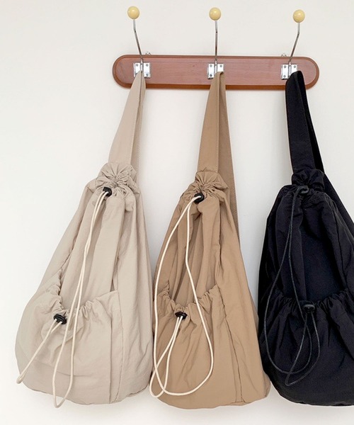 florist（フローリスト）の「【軽量/A4サイズ対応】ユニセックス ドロストワンショルダーバッグ/メッセンジャーバッグ（ショルダーバッグ・レディース・ブラウン/オフホワイト/ブラック・FREE）」の15枚目の写真