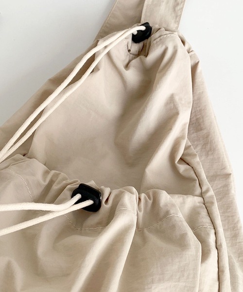 florist（フローリスト）の「【軽量/A4サイズ対応】ユニセックス ドロストワンショルダーバッグ/メッセンジャーバッグ（ショルダーバッグ・レディース・ブラウン/オフホワイト/ブラック・FREE）」の21枚目の写真