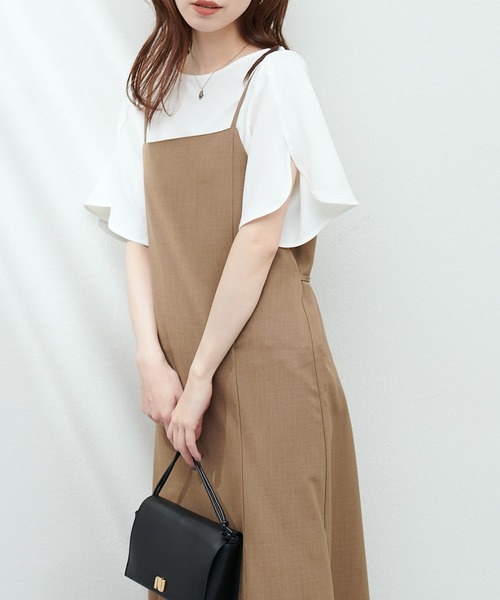 natural couture(ナチュラルクチュール)の「WEB限定カラーあり/BACKパールハチワレスリーブTOPS(シャツ/ブラウス・レディース・サックスブルー/オフホワイト/グリーン/ネイビー/ピンク/ブラック/グレイッシュベージュ・FREE)」の2枚目の写真