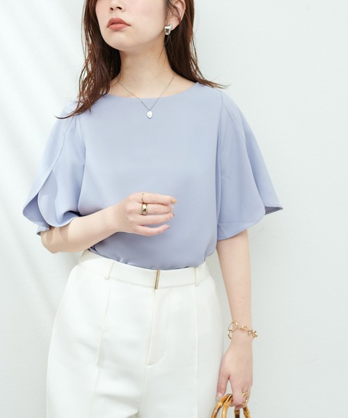 natural couture(ナチュラルクチュール)の「WEB限定カラーあり/BACKパールハチワレスリーブTOPS(シャツ/ブラウス・レディース・サックスブルー/オフホワイト/グリーン/ネイビー/ピンク/ブラック/グレイッシュベージュ・FREE)」の12枚目の写真